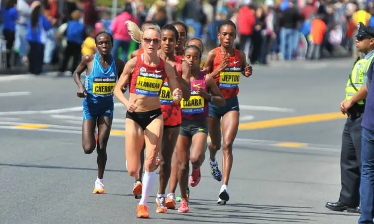 Boston Marathon women 2014 (Credit: Cheryl Treworgy)