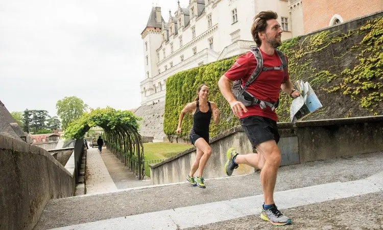 Tobias-Mews-running-by-James-Carnegie