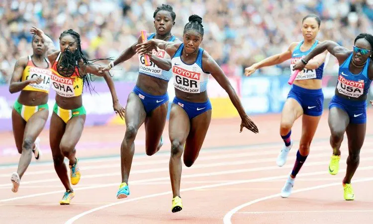 Desiree-Henry-to-Dina-Asher-Smith-4x100m-heats-London-2017-by-Mark-Shearman