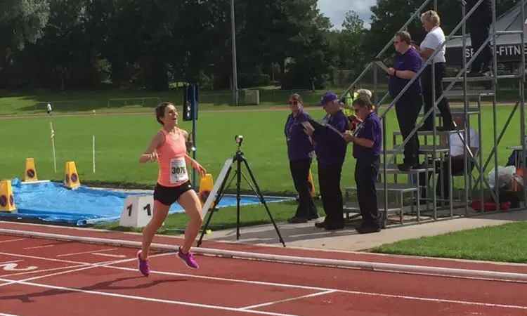 Ellie-Lacey-Crossing-the-line