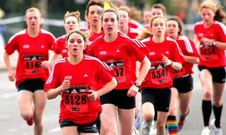 Laura-Weightman-2008-mini-london-marathon-by-mark-shearman
