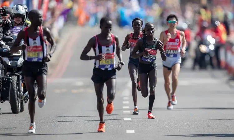 Vivian-Cheruiyot-and-Mary-Keitany-by-Jed-Leicester-for-Virgin-Money-London-Marathon-2018