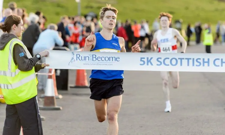 Lachlan-Oates-Scottish-5km-2018-by-Bobby-Gavin
