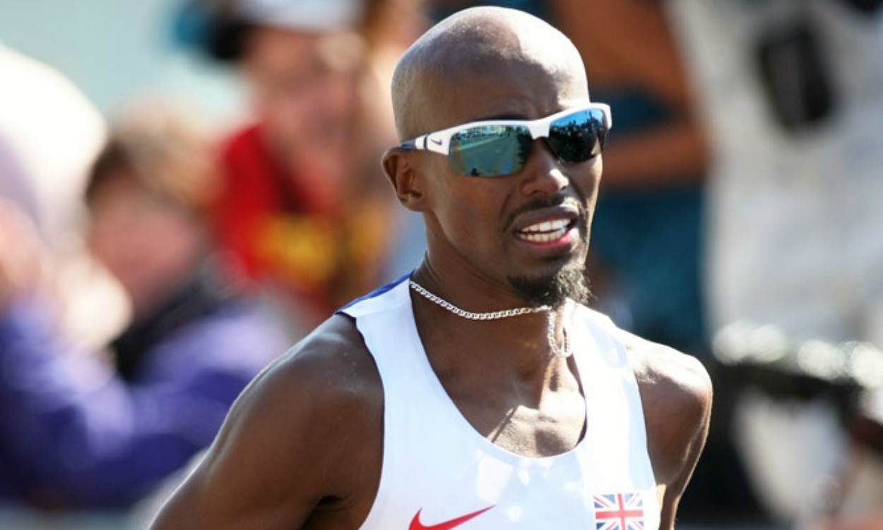 Mo Farah in 2014 London Marathon by Mark Shearman