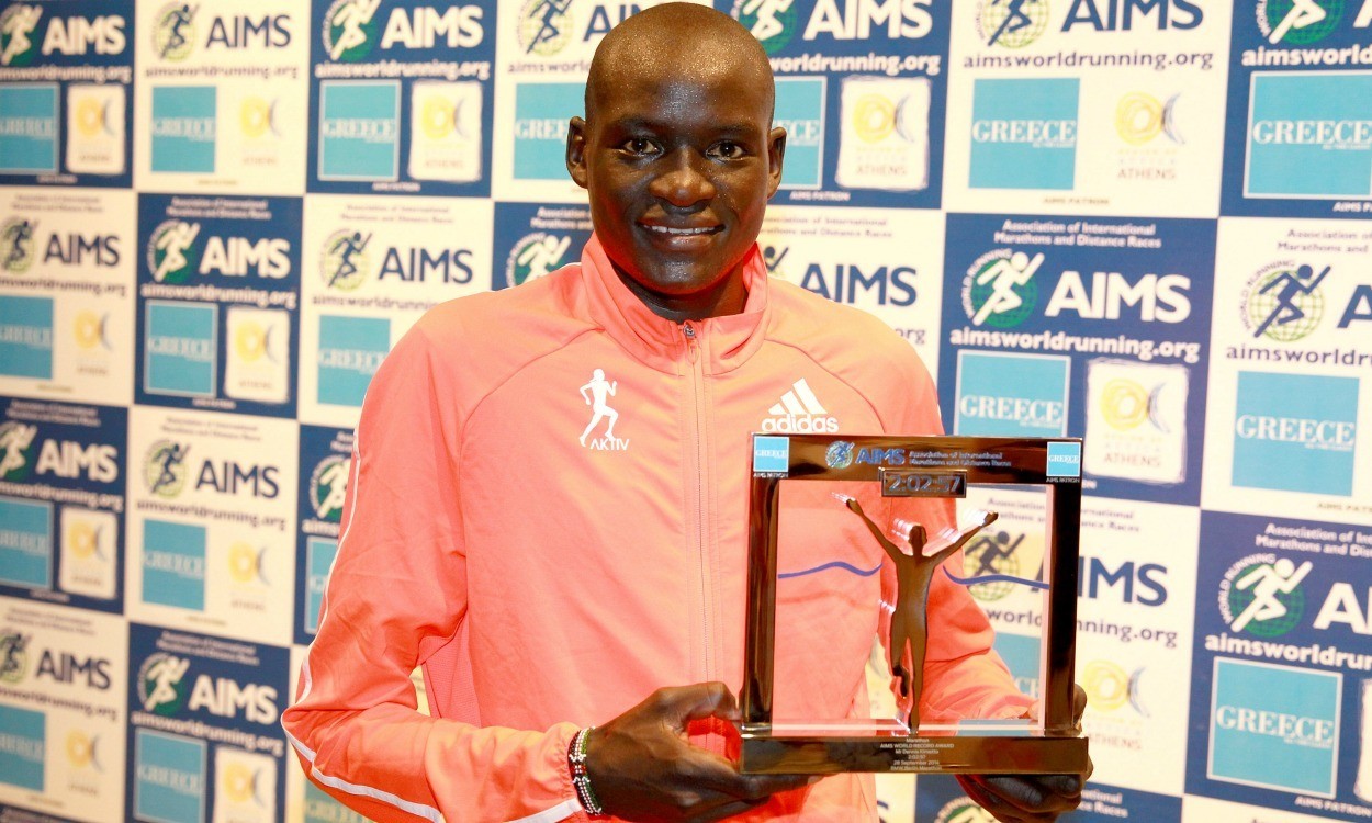 Dennis Kimetto receives AIMS World Record Award