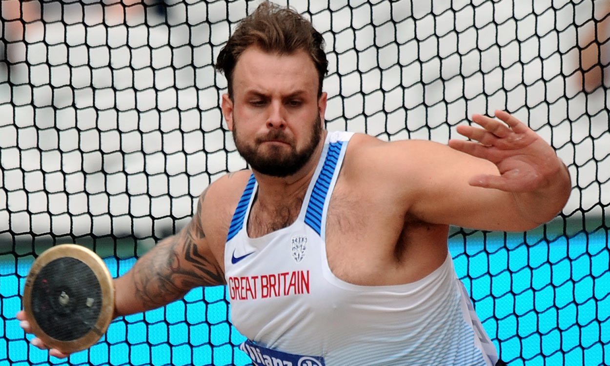 Aled Davies retains world discus title with record throw