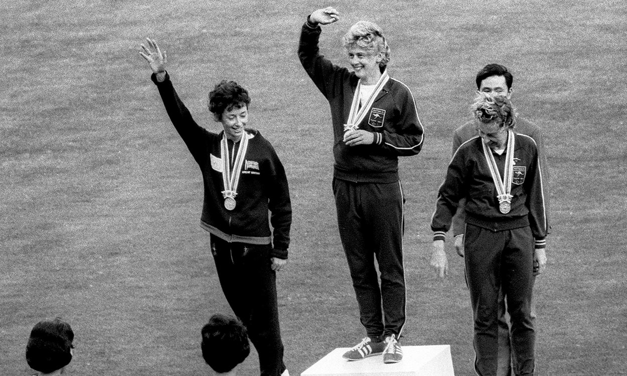 Tributes paid to 'golden girl' Betty Cuthbert AW