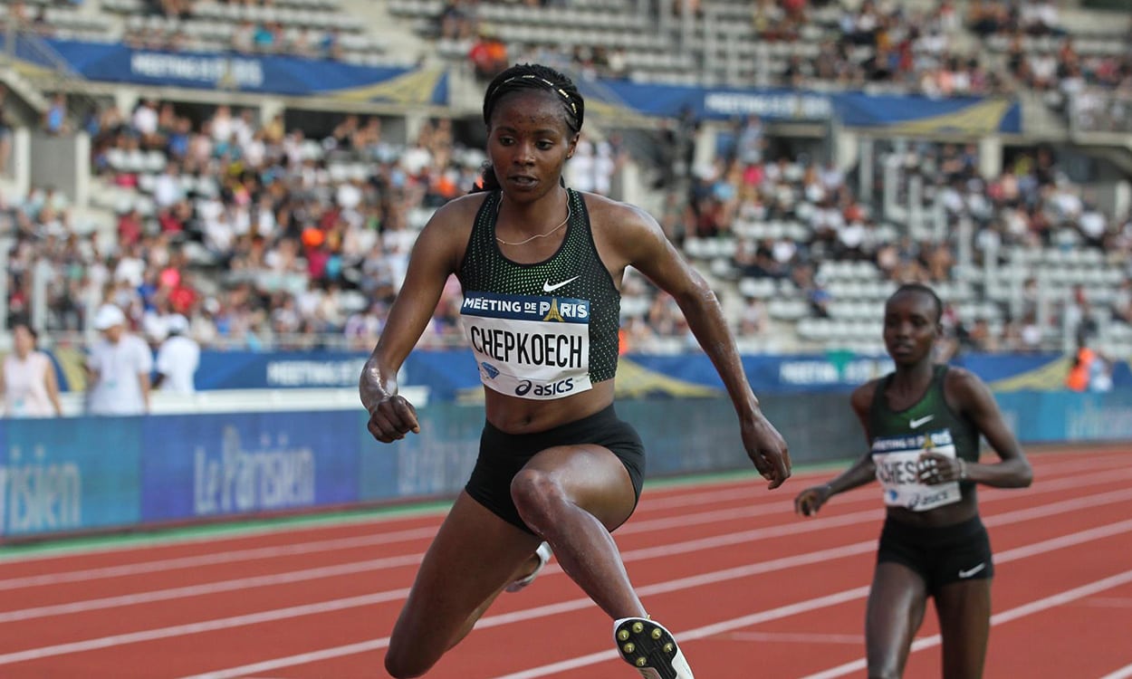 Beatrice Chepkoech smashes steeplechase world record AW