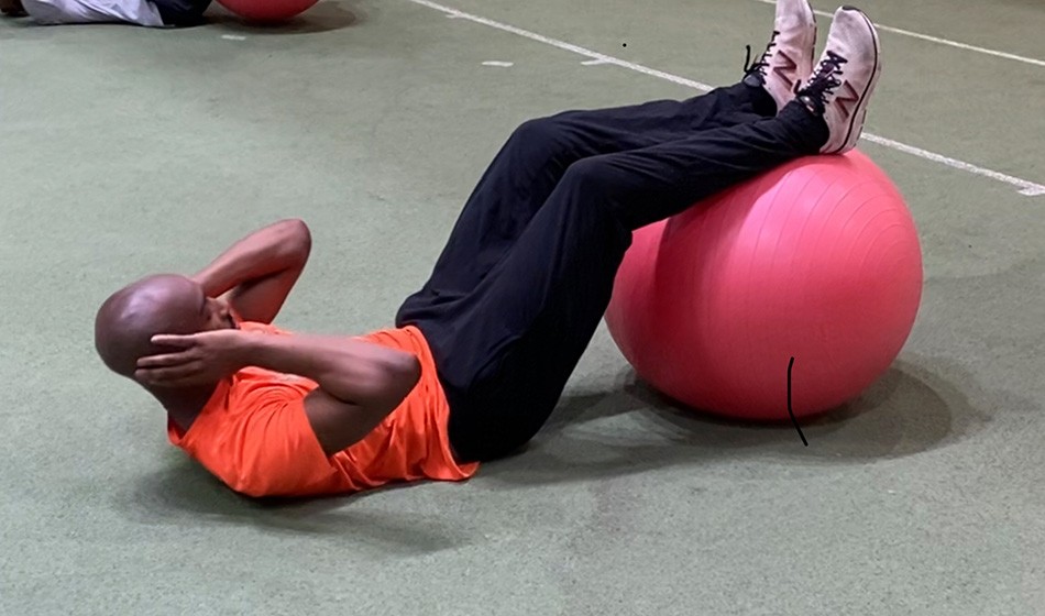 Fitball crunch sales