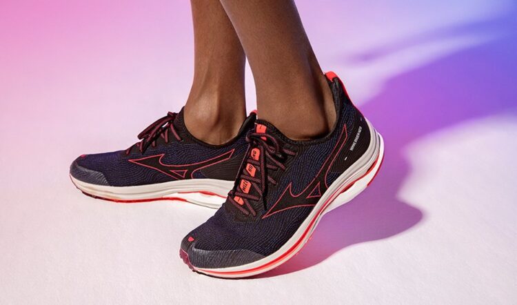 lightest mizuno running shoes