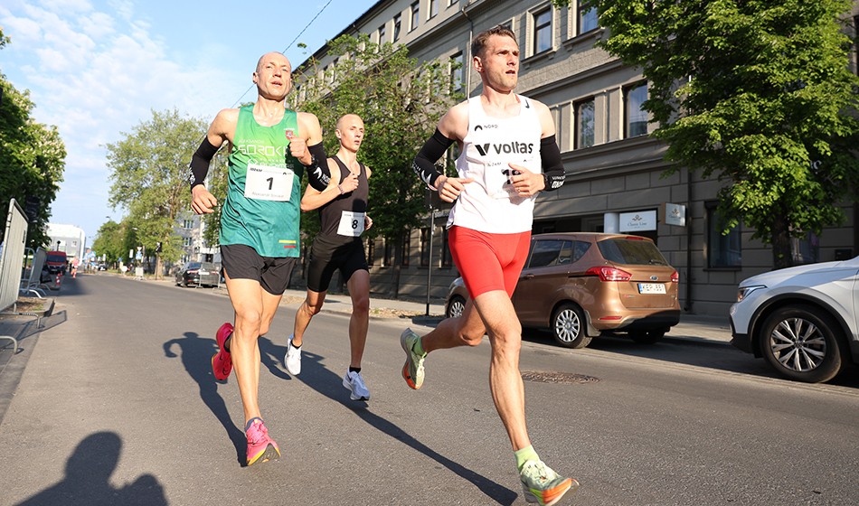 Aleksandr Sorokin improves his own 100km world record - AW - Sports Buzz