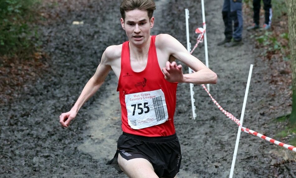 oscar-bell-winner-of-met-league-at-trent-park-photo-by-mark-easton-aw